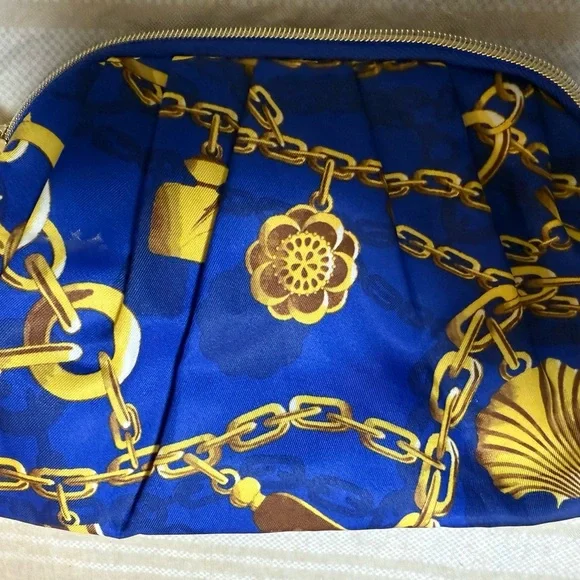 Estée Lauder Blue and Gold Designer Women's Makeup 💄 Bag​ - Picture 2 of 3